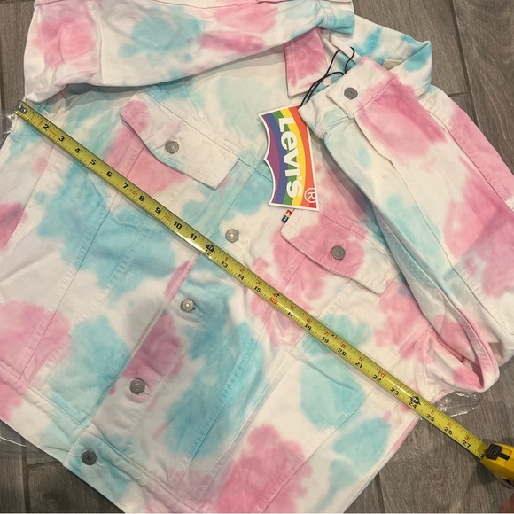 Levis Premium Unisex Pride Oversized Trucker Use - Picture 9 of 9